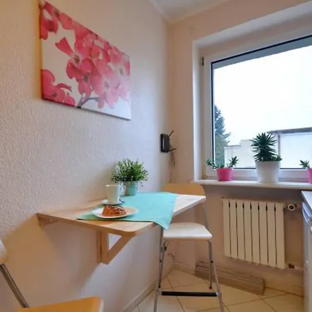 Komfortowe Pokoje Laura Homestay *